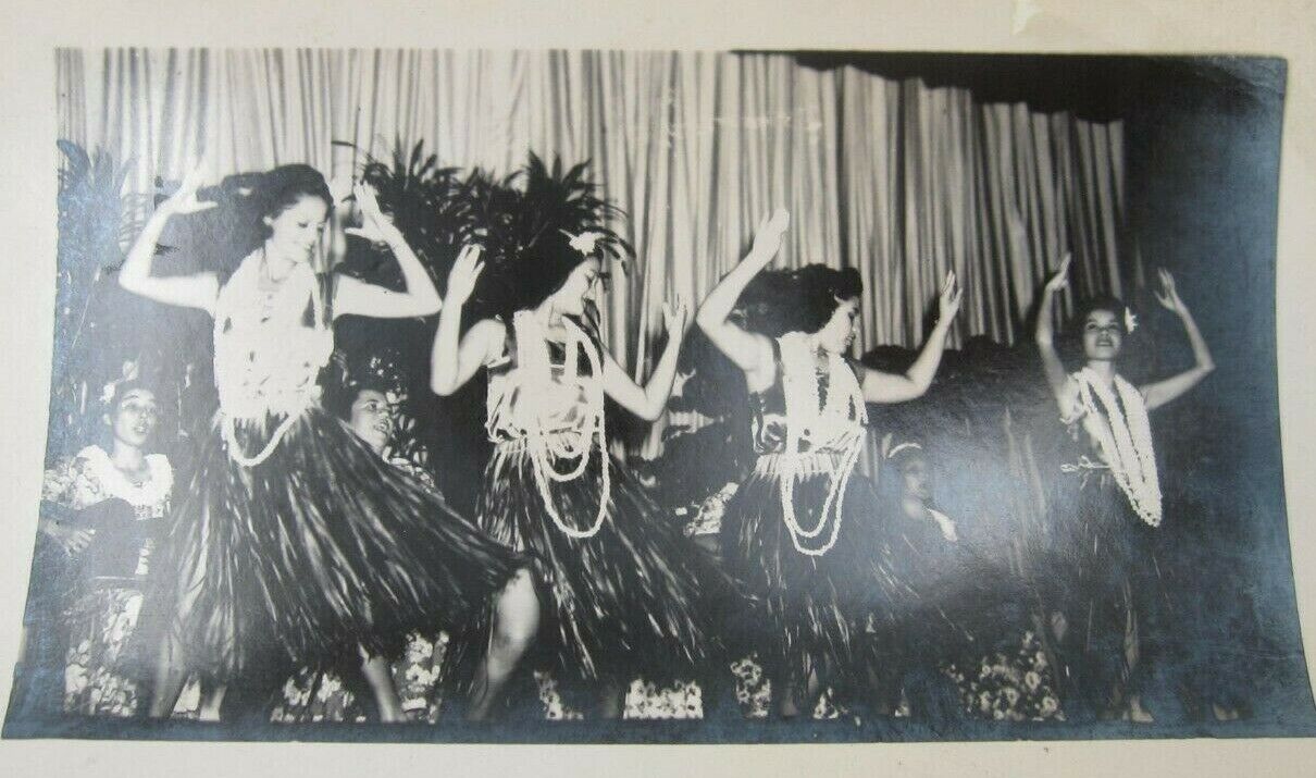 Vintage Hawaiian Dancer Dancing Sitting Down Photo (b5)