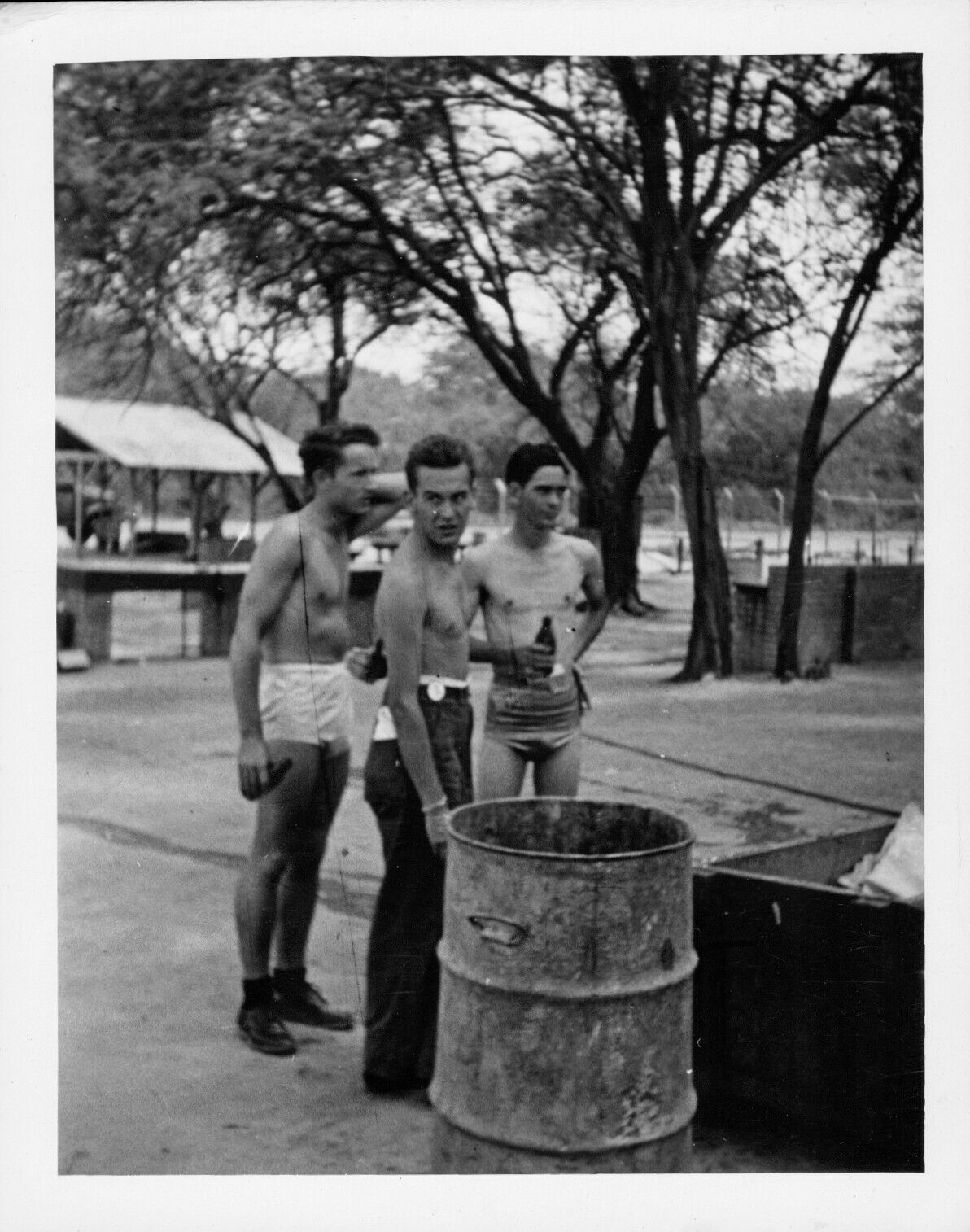 1945 Wwii Us Navy Sailor's Hawaii 2 Photos Having A Beer Nimitz Recreation Field
