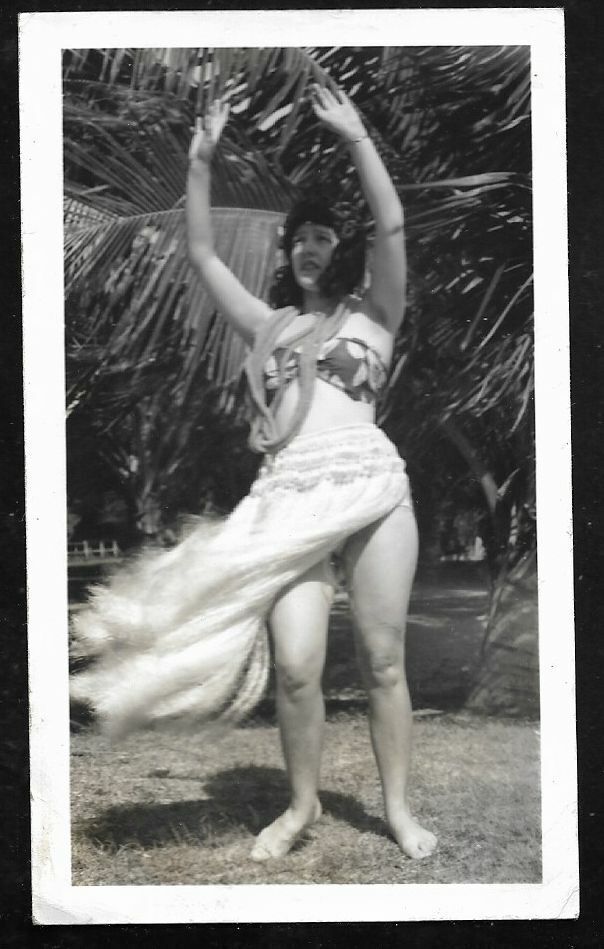 Hawaii Vintage Photo 2.75" X 4.5" - Hula Girl